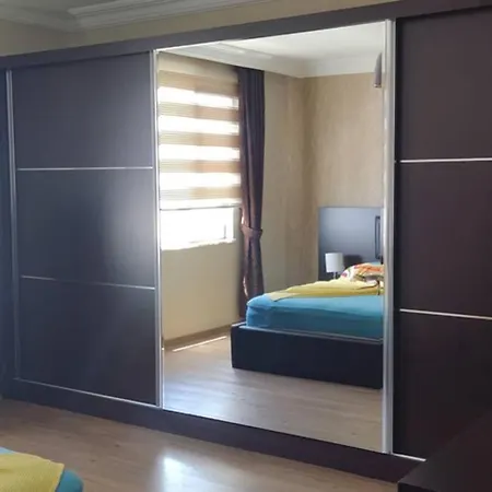 Kurt Safir Euro5 Apartamento *